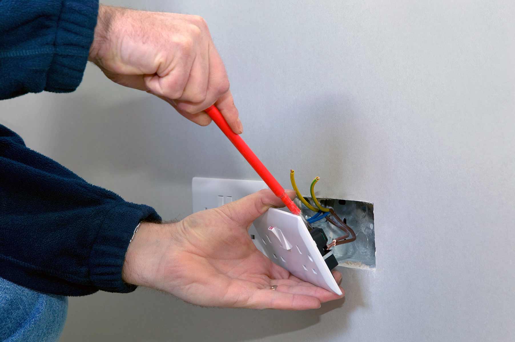 Our electricians can install plug sockets for domestic and commercial proeprties in Finsbury and the local area. 